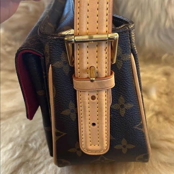 ✨ Authentic Louis Vuitton Viva-Cite MM | FULL SET | Excellent Condition ✨ - Picture 13 of 13